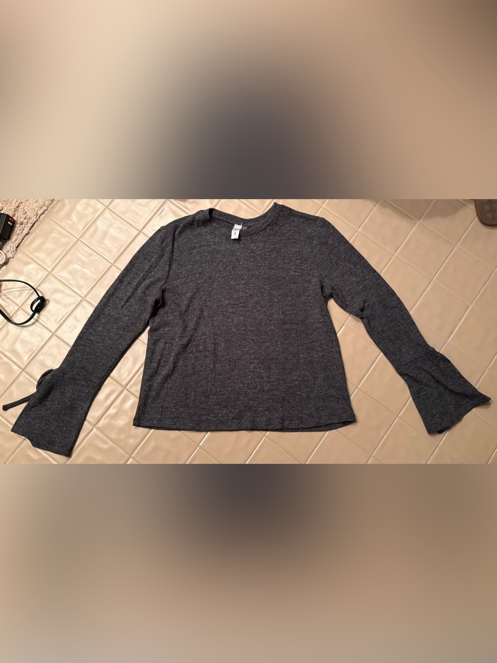RD Style Gray Bell Sleeve Tie Cuff Knit Top M Medium Soft Stretch knit